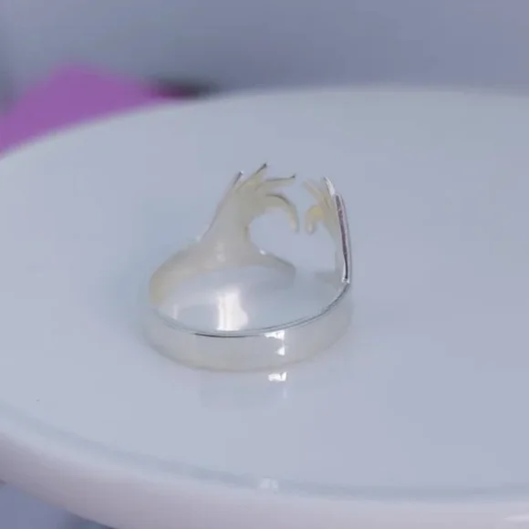 Elegant Hand Heart Gesture Ring - Picture 3 of 4